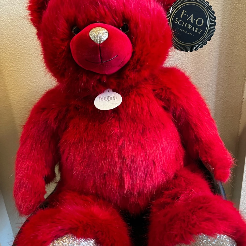 FAO SCHWARZ Plush Ruby Bear 2018 Still With Tag. 16 “ Exellence Condition.